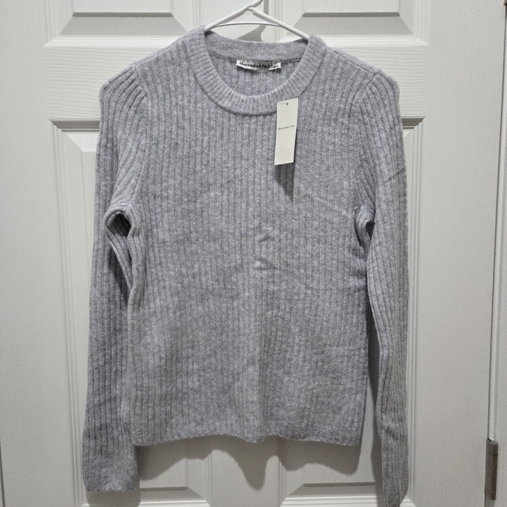 NWT Slim Crew Sweater Abercrombie